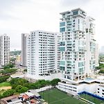 Beachfront Apt With Pool Jacuzzi Sauna Gym Fast Wifi And Air Conditioning