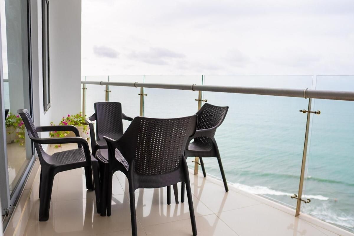 Beachfront With Pool Jacuzzi Sauna Gym Fast Wifi And Air Conditioning Cartagena