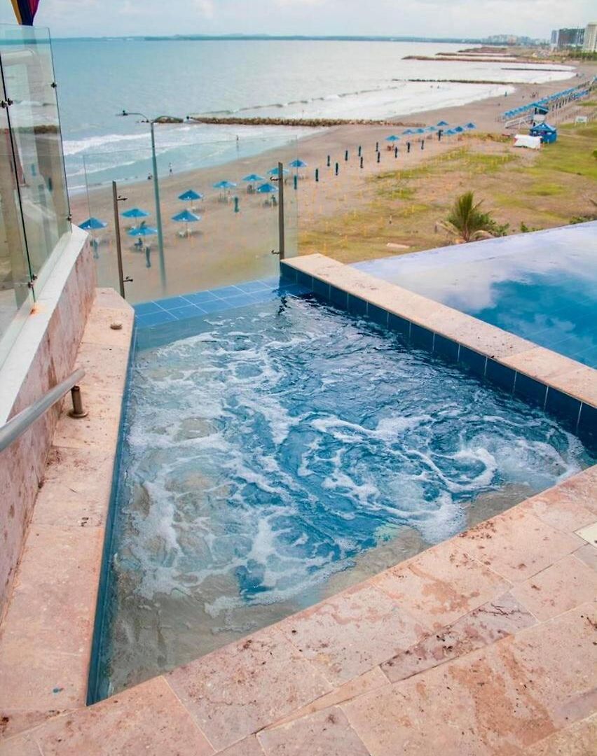 Beachfront With Pool Jacuzzi Sauna Gym Fast Wifi And Air Conditioning Apartamento *