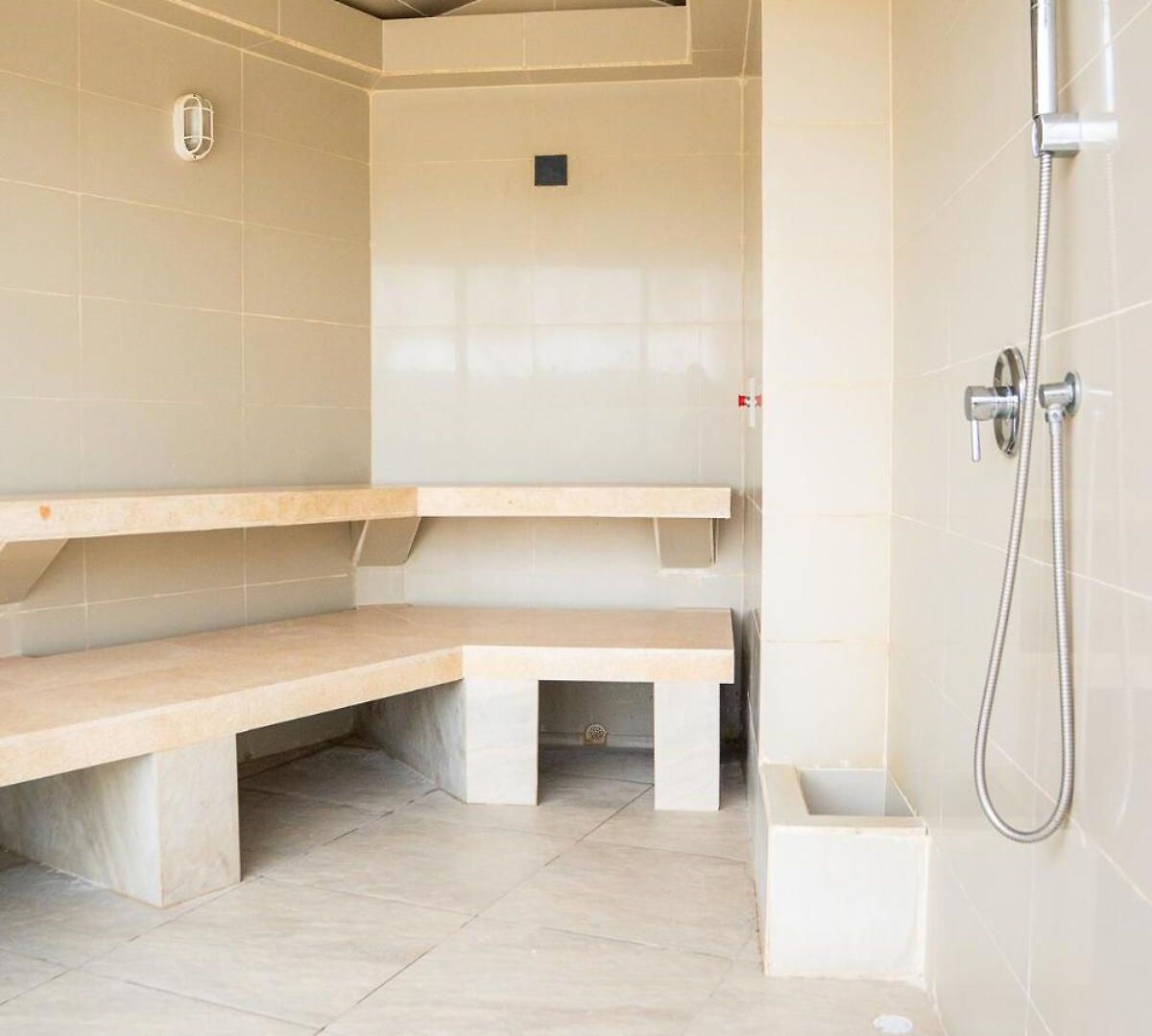 Beachfront With Pool Jacuzzi Sauna Gym Fast Wifi And Air Conditioning