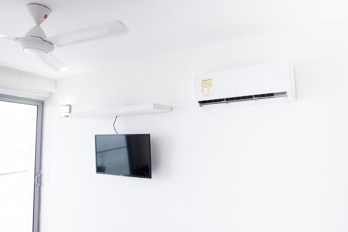 Beachfront With Pool Jacuzzi Sauna Gym Fast Wifi And Air Conditioning