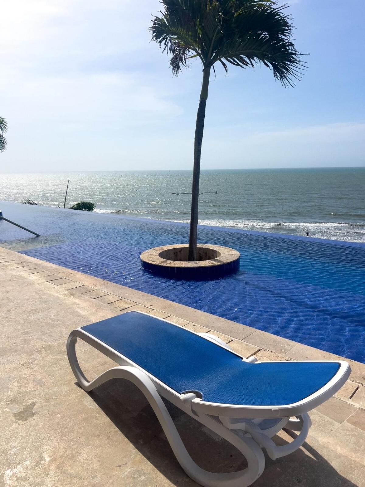 Beachfront With Pool Jacuzzi Sauna Gym Fast Wifi And Air Conditioning