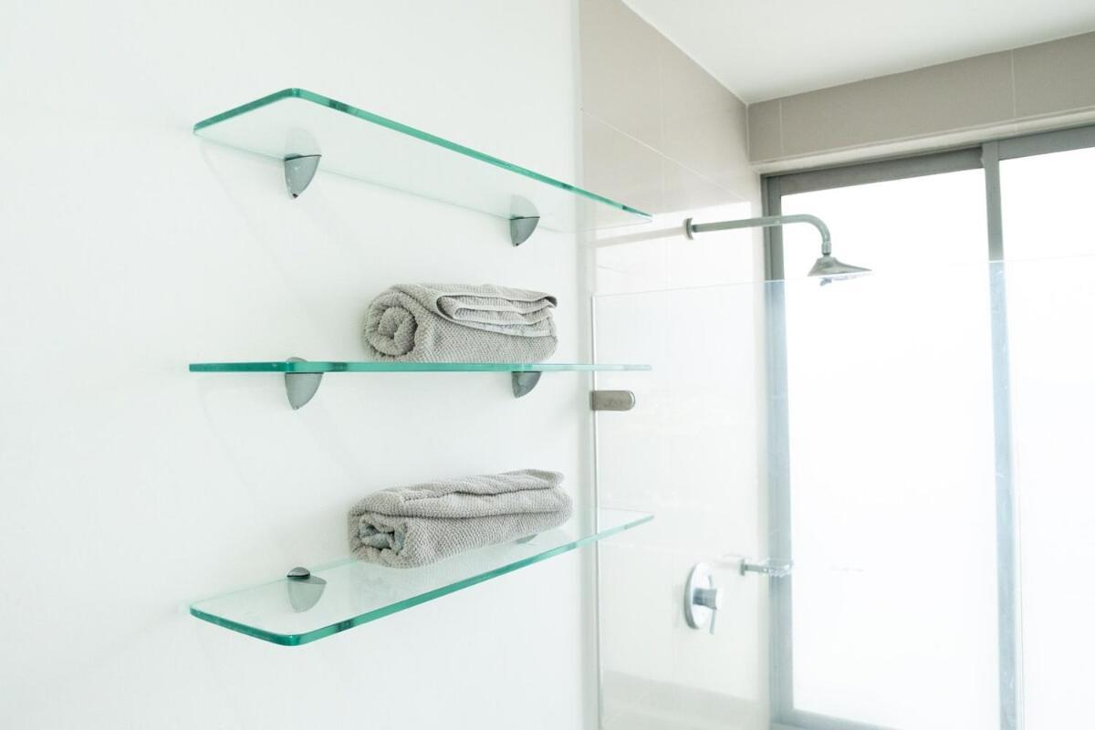 Beachfront With Pool Jacuzzi Sauna Gym Fast Wifi And Air Conditioning